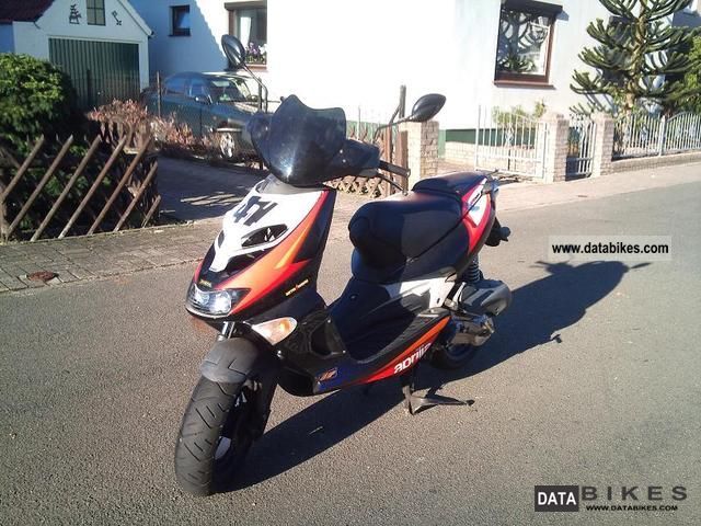 2001 Aprilia  sr 125 80 km \\ h Motorcycle Lightweight Motorcycle/Motorbike photo
