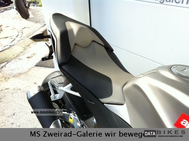 2011 Aprilia Tuono V4R APRC test with us!