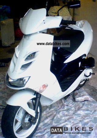 2006 Aprilia  Sr50 Street Motorcycle Motor-assisted Bicycle/Small Moped photo