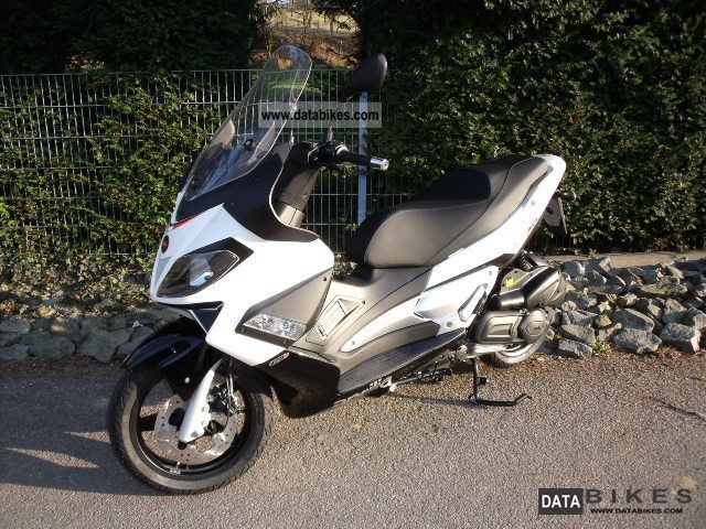 2011 Aprilia  I.e. SR MAX 125 2012 NEW Motorcycle Scooter photo