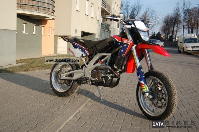 2010 Aprilia  SXV 450 Supermoto Supermotard 2010 Motorcycle Super Moto photo