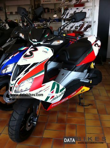 2011 Aprilia  SR 50R Factory Alitalia - direct injection! Motorcycle Scooter photo