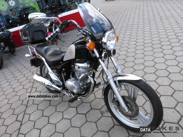 1997 Daelim  VC 125 Motorcycle Chopper/Cruiser photo