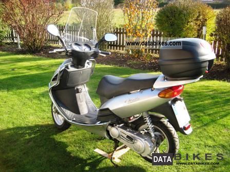 2004 Daelim  SG 125F Eco Othello Motorcycle Scooter photo