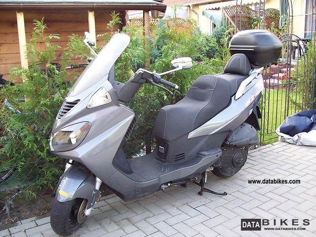 2009 Daelim  Freewing Fi 125 Motorcycle Scooter photo
