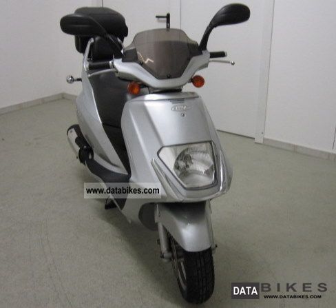 2002 Daelim  History 125 Motorcycle Scooter photo