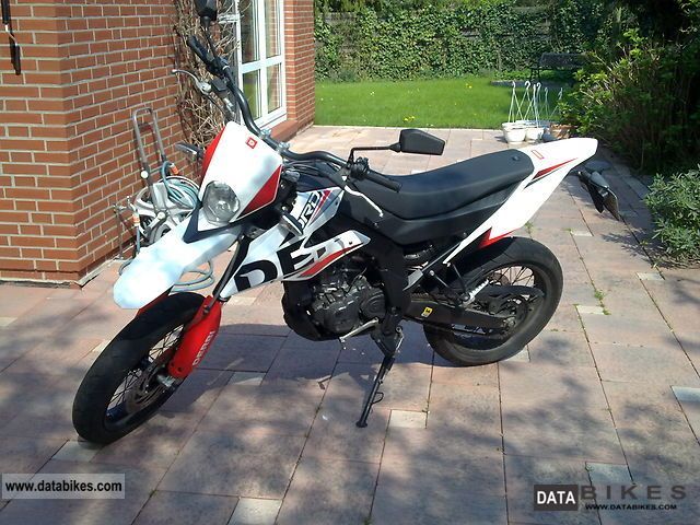 2010 Derbi  Senda DRD 125 SM Motorcycle Lightweight Motorcycle/Motorbike photo