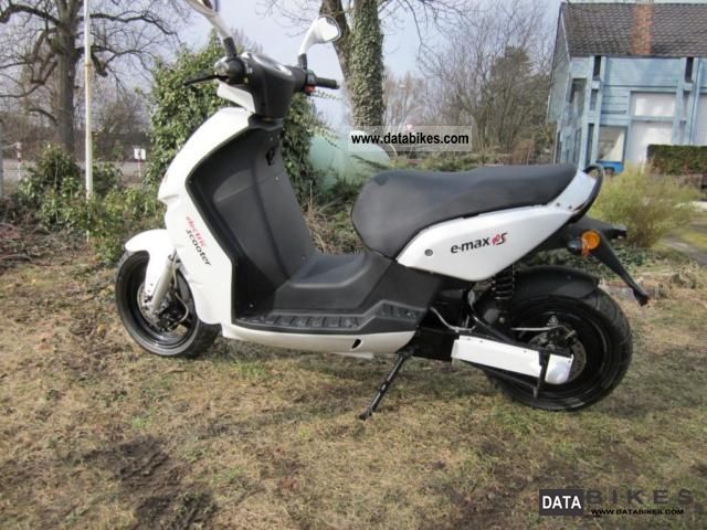 e-max  90 s electric scooter 2011 Electric Motorcycles photo