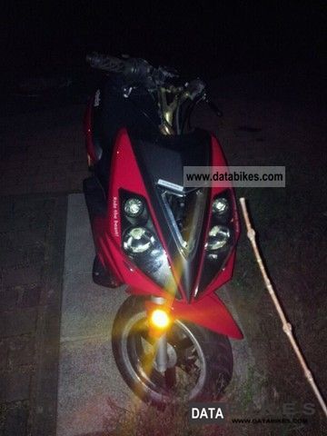 2004 Explorer  gt 50 Motorcycle Scooter photo