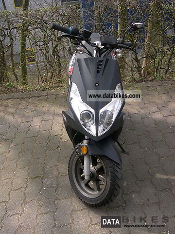 2009 Generic  XOR 125 Motorcycle Scooter photo