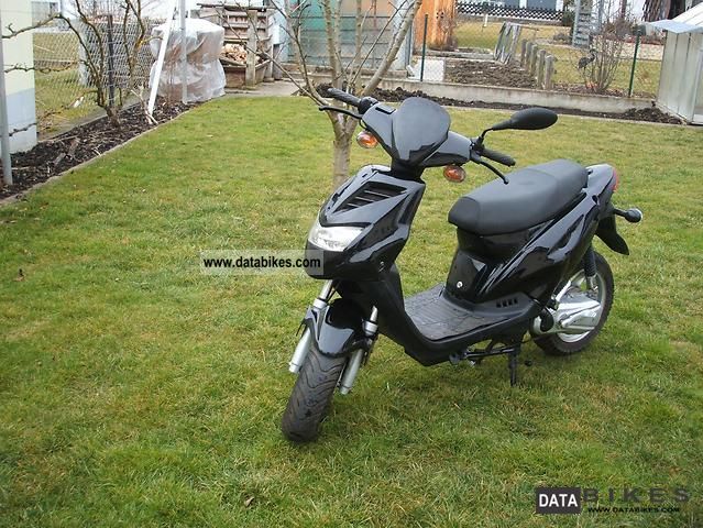 2008 Generic  50 Motorcycle Scooter photo