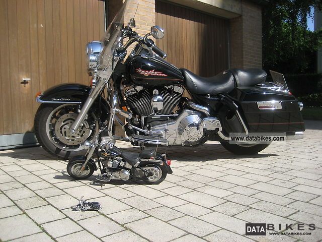 2002 Harley Davidson  Road King Classic FLHRI Motorcycle Chopper/Cruiser photo