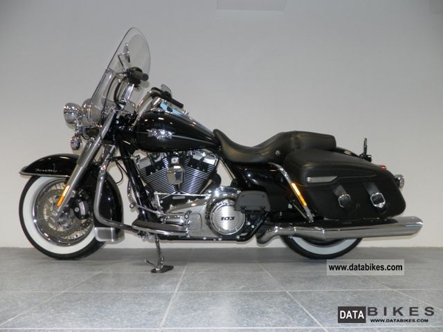 2011 Harley Davidson  ROAD KING CLASSIC 1690ccm the 2011 ABS Motorcycle Tourer photo