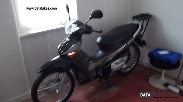 2009 Honda  Innover 125cc Motorcycle Scooter photo
