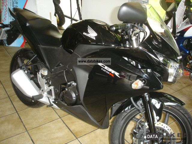 2011 Honda  CBR 125R Motorcycle Sports/Super Sports Bike photo