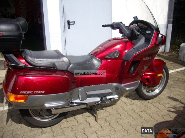 1992 Honda  PC 800 Motorcycle Tourer photo
