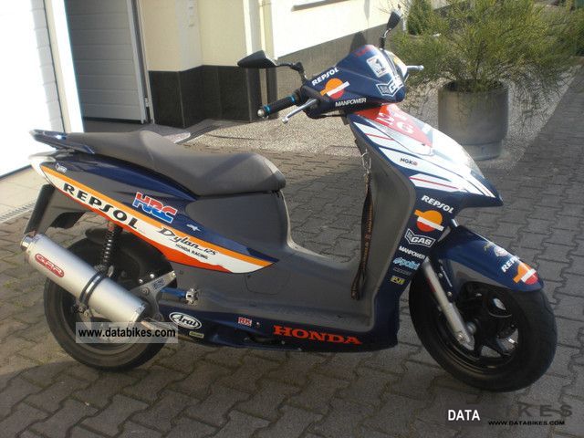 2005 Honda  Dylon Rossi Repsol Edition 125 Motorcycle Scooter photo