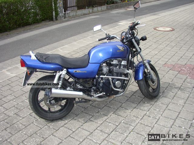 2000 Honda  Seven Fifty Motorcycle Naked Bike photo