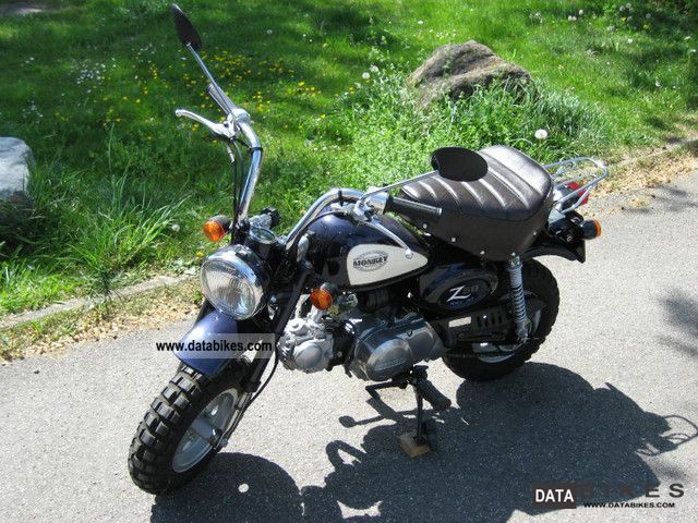 1992 Honda  Monkey Z50J 1992 25 years Limited Edition Motorcycle Motor-assisted Bicycle/Small Moped photo