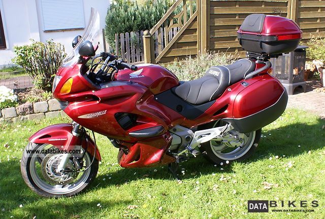 2006 Honda  NT 650 Deauville Motorcycle Tourer photo