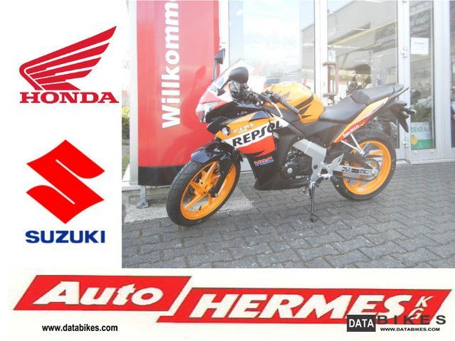 2011 Honda  CBR125 Motorcycle Lightweight Motorcycle/Motorbike photo
