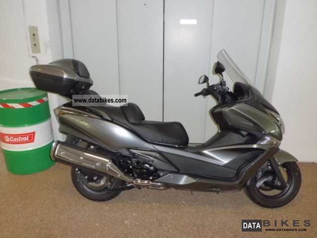 2010 Honda  SW D 400 Silverwing ABS with topcase Motorcycle Scooter photo