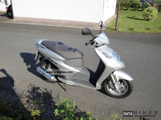 2002 Honda  Dylan Motorcycle Scooter photo