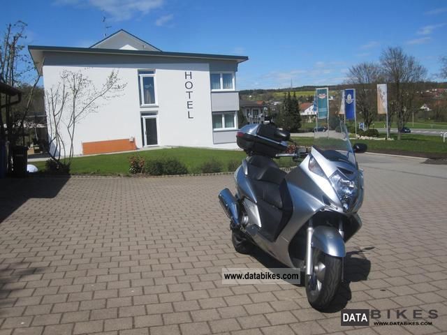 2006 Honda  Silver Wing Motorcycle Scooter photo