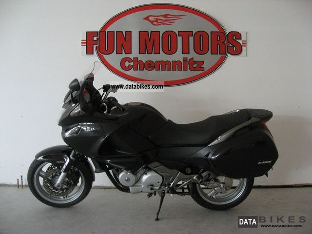 2009 Honda  NT700VA Deauville Motorcycle Tourer photo