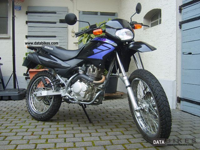 2004 Honda  XR125L Motorcycle Lightweight Motorcycle/Motorbike photo