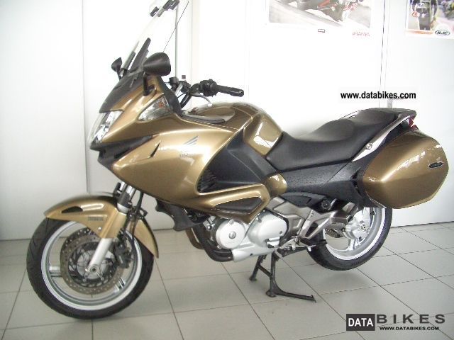2006 Honda  Deauville ABS 'gold' Motorcycle Sport Touring Motorcycles photo