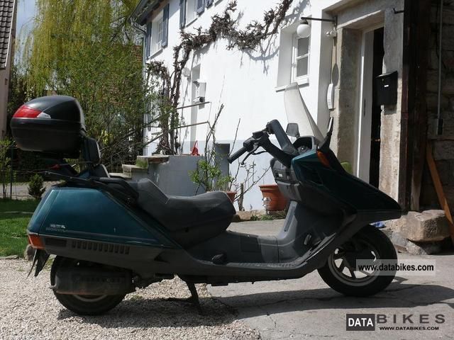 1998 Honda  Helix Motorcycle Scooter photo
