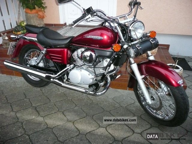 2005 Honda  Shadow 125 Motorcycle Chopper/Cruiser photo