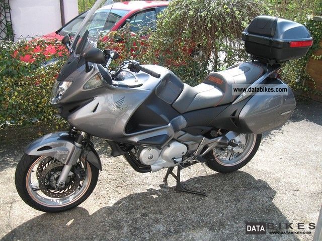 2007 Honda  Deauville NT 700 V Motorcycle Tourer photo