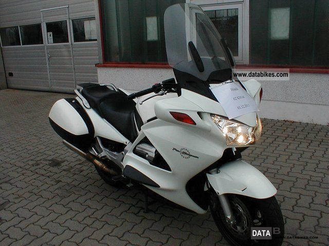2004 Honda  Pan European ST1300 Military Police - Begleitfz. Motorcycle Tourer photo