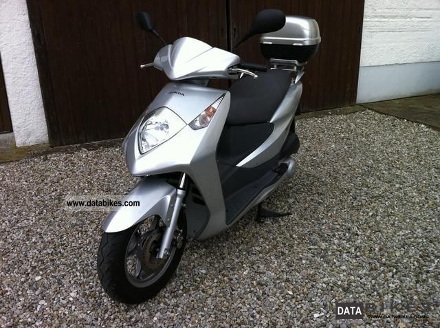 2003 Honda  Dylan 125 Motorcycle Scooter photo