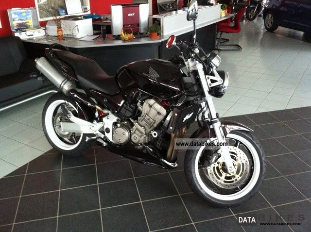 2005 Honda  CB900 Motorcycle Naked Bike photo