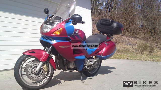 2001 Honda  RC 47 Motorcycle Tourer photo