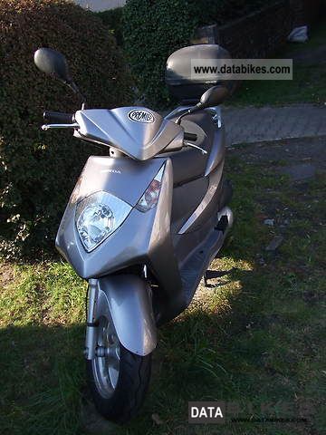 2004 Honda  125 Dylan scooter Motorcycle Scooter photo