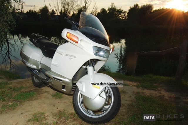 1991 Honda  PC800 Motorcycle Tourer photo