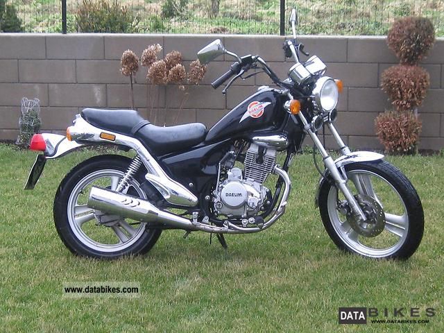 1997 Honda  Daelim VS 125 Motorcycle Lightweight Motorcycle/Motorbike photo