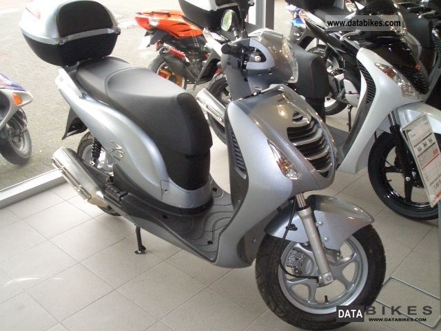 2011 Honda  PS 125 with top box ADMISSION DAYS Motorcycle Scooter photo