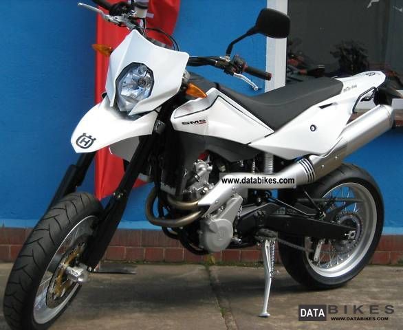 husqvarna__smr_630_black_and_white_and_red_in_stock_2011_4_lgw.jpg