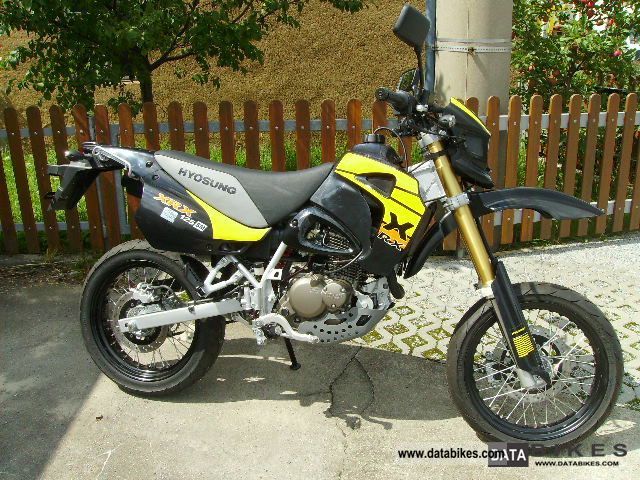 2011 Hyosung  XRX 125 Supermoto SM Motorcycle Lightweight Motorcycle/Motorbike photo