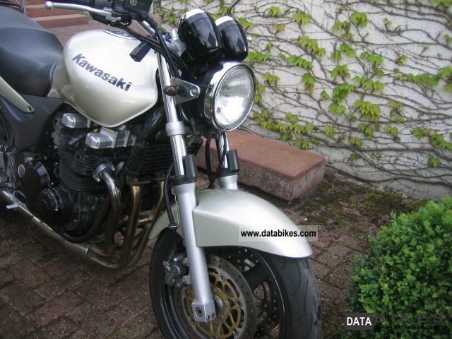 2000 Kawasaki  ZR 7 Motorcycle Naked Bike photo