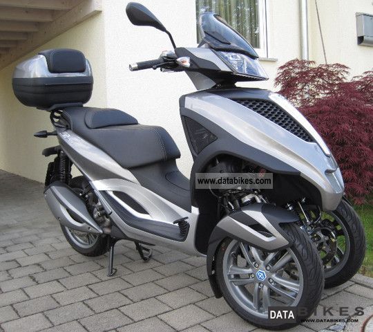 2011 Piaggio  MP3 YOURBAN 300 LT Motorcycle Scooter photo