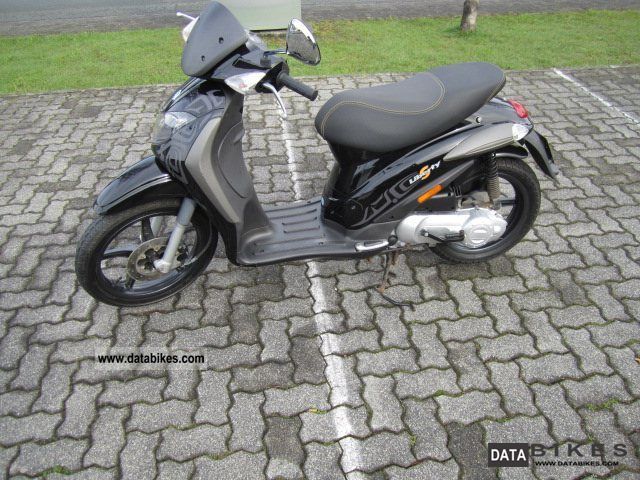 2007 Piaggio  Liberty 50 Motorcycle Scooter photo