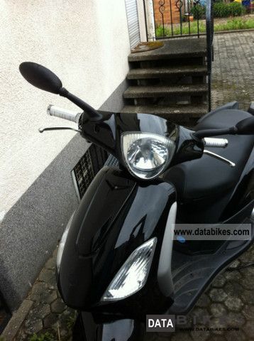 2009 Piaggio  Fly 125 Motorcycle Scooter photo
