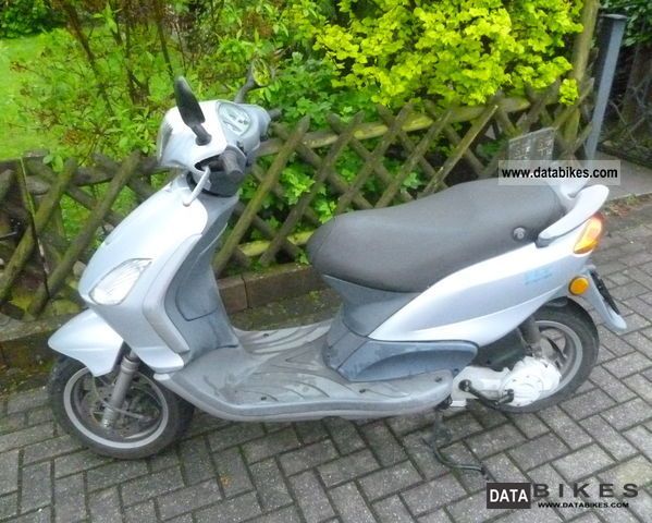 2006 Piaggio  Fly 50 Motorcycle Motor-assisted Bicycle/Small Moped photo