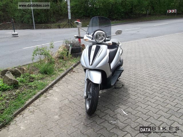 2011 Piaggio  Beverly 125 Tourer Motorcycle Scooter photo